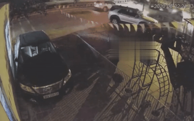 Xe khách chở học sinh lớp 12 đi chụp ảnh kỷ yếu bị lật trên quốc lộ Ảnh 2