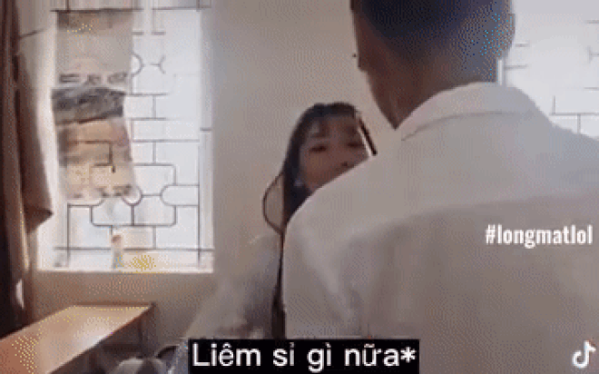 Clip: Nam sinh cầm hoa tỏ tình 'crush', kết quả nhận được khiến anh chàng ngỡ ngàng sung sướng Ảnh 2