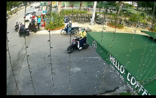 Toàn cảnh vụ việc 2 đối tượng cả gan dàn cảnh trộm xe máy ngay trước mặt chủ xe Ảnh 2