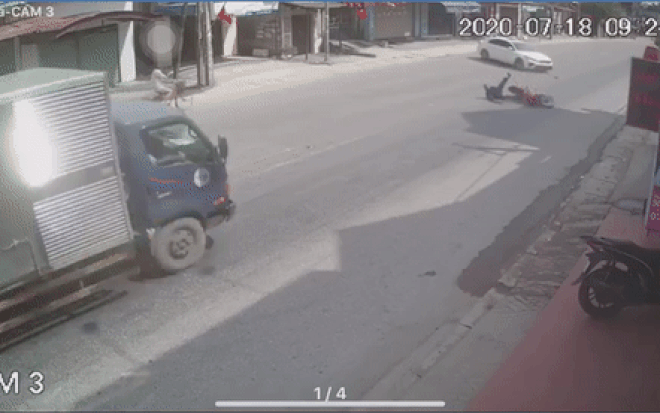 Clip: Pha quay đầu thiếu quan sát của tài xế ô tô suýt khiến người đi xe máy mất mạng Ảnh 2