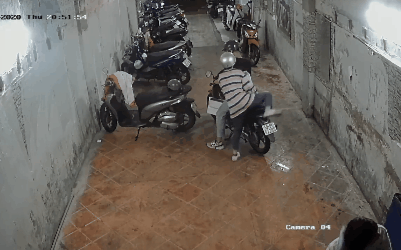 Từ vụ đôi bạn trẻ nhanh tay 'chôm' mũ bảo hiểm trong bãi xe, giới sinh viên được dịp bày tỏ bức xúc khi bản thân từng là nạn nhân Ảnh 2