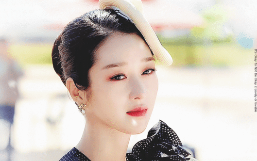 Khám phá 8 điểm nổi bật về thời trang của Seo Ye Jin trong 'Điên thì có sao': Là phù thủy hay nữ thần? Ảnh 2