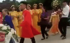 Clip: Khoảnh khắc khó hiểu của chú rể trong ngày ăn hỏi khiến tất cả ngạc nhiên, CĐM được phen cười ngất Ảnh 2