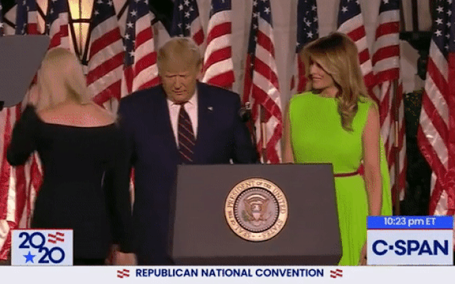 Bà Melania gây tranh cãi khi 'lá mặt lá trái' với Ivanka trong Hội nghị Quốc gia đảng Cộng hòa Ảnh 2