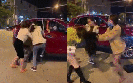 Clip: Gặp chồng đi với nhân tình, vợ cùng nhóm bạn lao vào giật cả tóc giả cô gái Ảnh 2