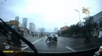 Khoảnh khắc vụ va chạm xảy ra khiến tất cả thót tim