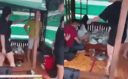 Clip: Vợ cầm gậy ba khúc vụt chồng tới tấp ngay tại bàn nhậu, 2 cô gái đi cùng rối rít 'em không quen' Ảnh 2