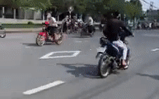 Clip: Nhóm thanh niên nẹt pô, đua xe gây náo loạn đường phố, cảnh quay hậu quả mới khiến dân tình chú ý Ảnh 2