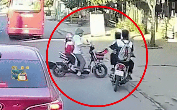 Clip: 2 nam sinh chạy xe máy va chạm với người đàn ông đang sang đường, dân tình tranh cãi lỗi của ai? Ảnh 2