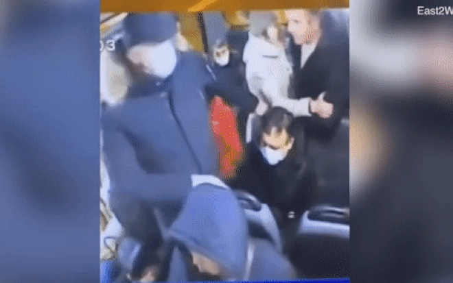 Cãi nhau với cặp đôi không đeo khẩu trang trên xe bus, người đàn ông bị đâm chết tại chỗ Ảnh 2