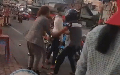 Clip: Đánh bạn gái giữa đường rồi tát cả người can ngăn, nam thanh niên bị 2 người đàn ông 'xử' gọn Ảnh 2