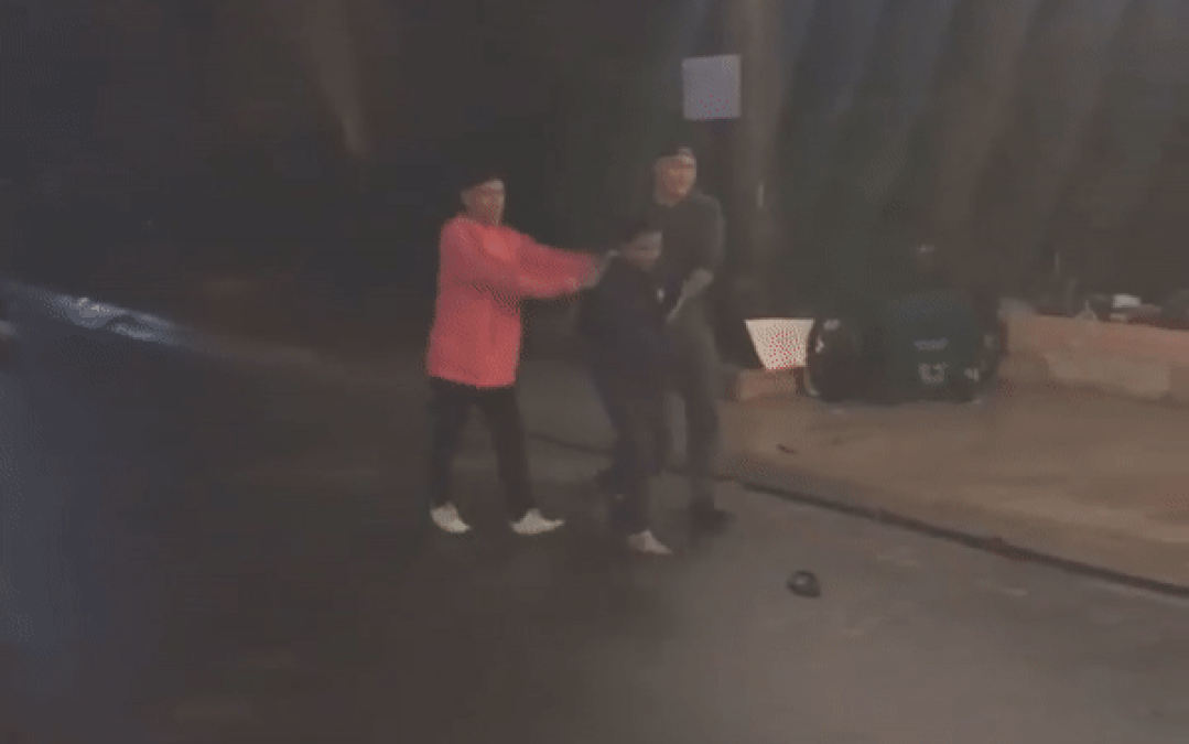 Xôn xao clip thanh niên đi trộm xe gặp trúng võ sĩ quyền anh, bị tóm gọn trong tích tắc Ảnh 2
