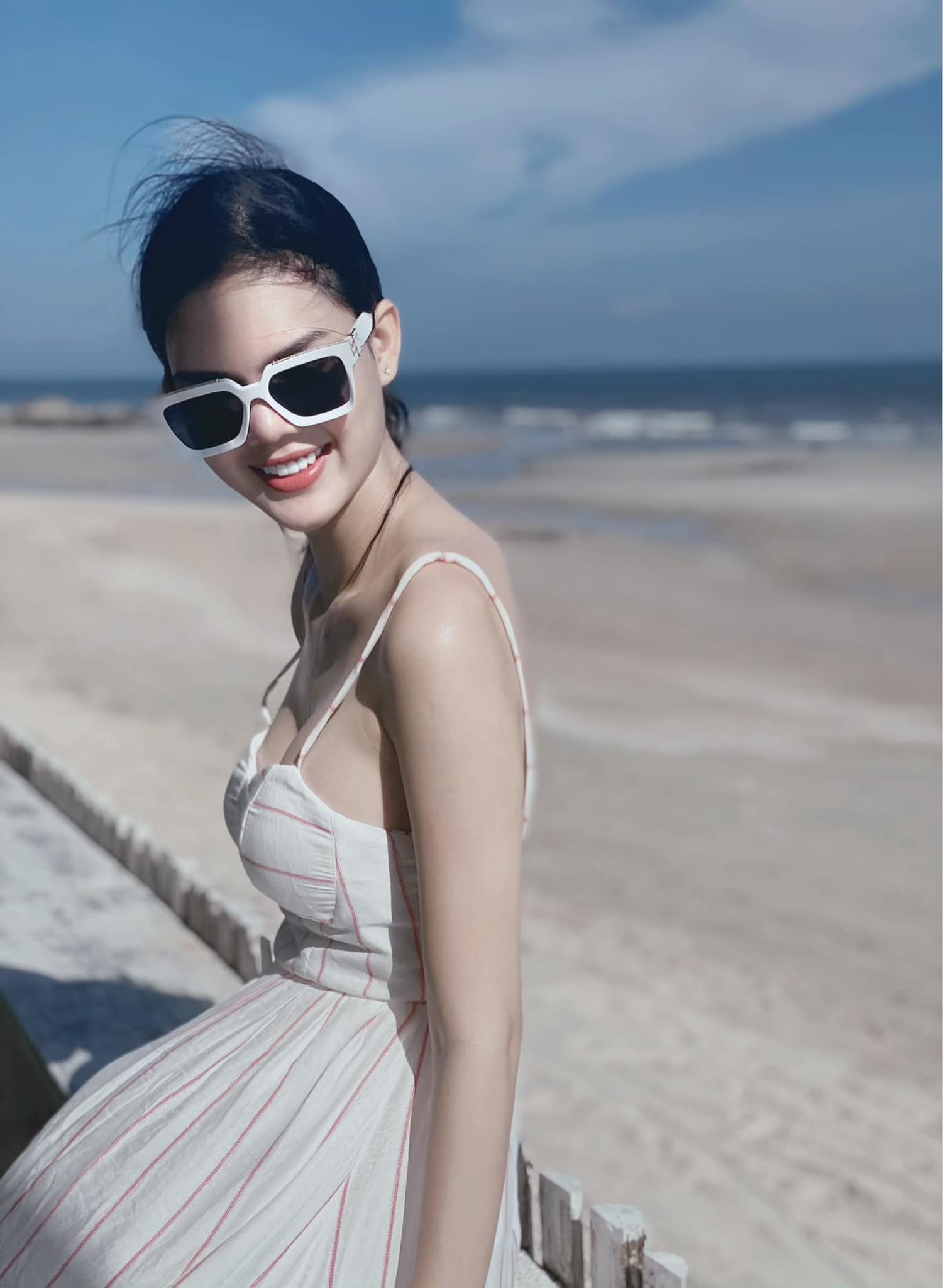 Yêu trai đẹp nhỏ hơn tuổi, Ngọc Trinh 'khoe' vòng một đầy ...