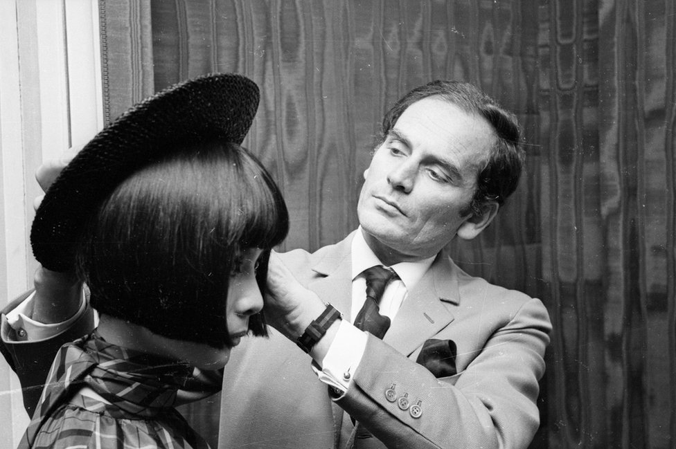 Những huyền thoại thời trang qua đời trong năm 2020 đầy sóng gió Ảnh 16