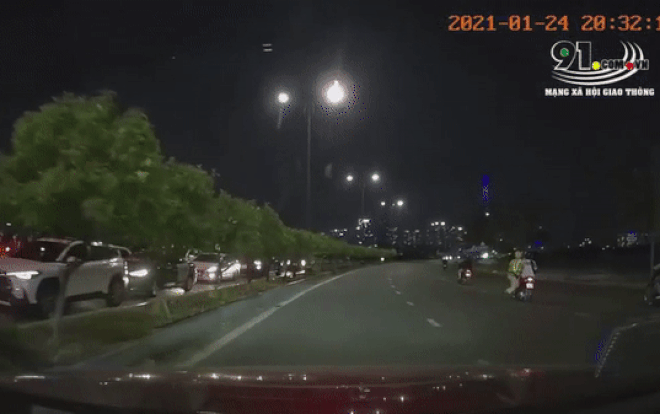Clip: Thanh niên chạy xe máy kéo lê chiến sĩ CSGT trên đường phố Sài Gòn gây phẫn nộ Ảnh 2