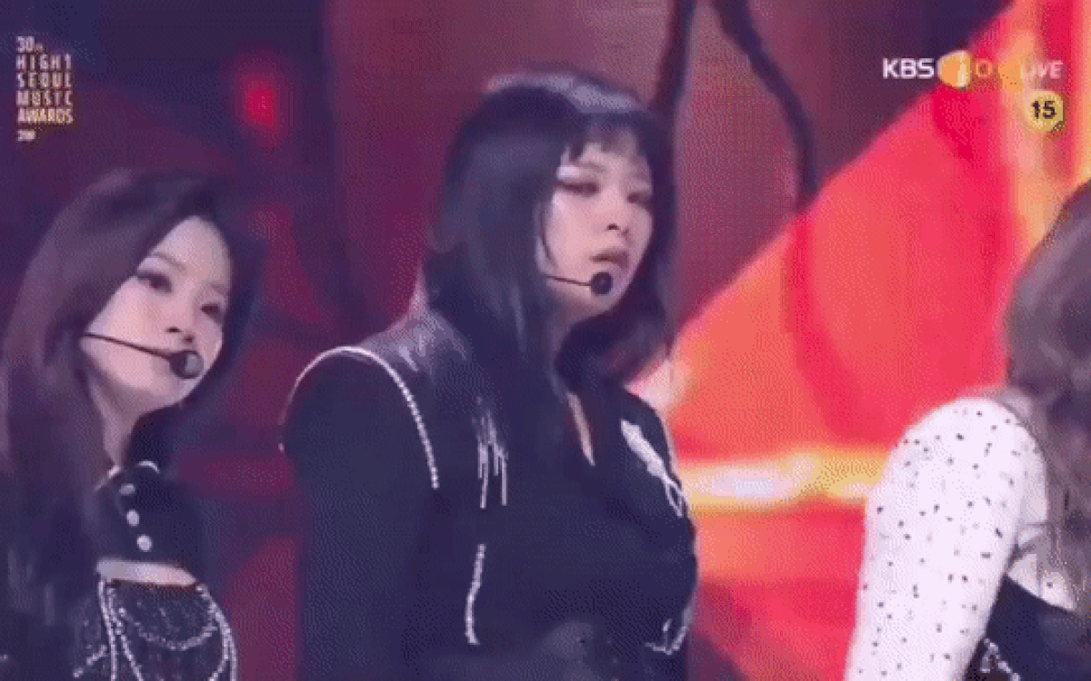Ơn giời, fan cuối cùng đã được thưởng thức sân khấu 'I Can't Stop Me' đầu tiên đủ 9 thành viên Twice Ảnh 2