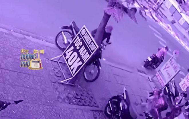 Clip: Liều lĩnh lao ra đường chặn kẻ trộm xe máy, cô gái suýt bị tấn công nhưng thoát nạn trong gang tấc Ảnh 2