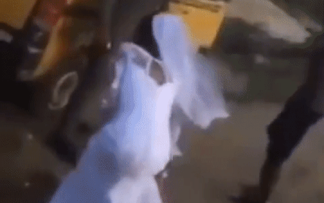 Háo hức chờ tới giờ cử hành hôn lễ, chú rể bỗng đòi huỷ hôn sau khi thấy hành động này của cô dâu Ảnh 2