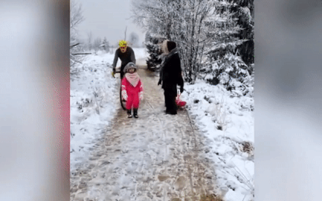 Đi xe đạp vô cớ ủi ngã đứa trẻ giữa đường, người đàn ông còn biện hộ gây ức chế Ảnh 2