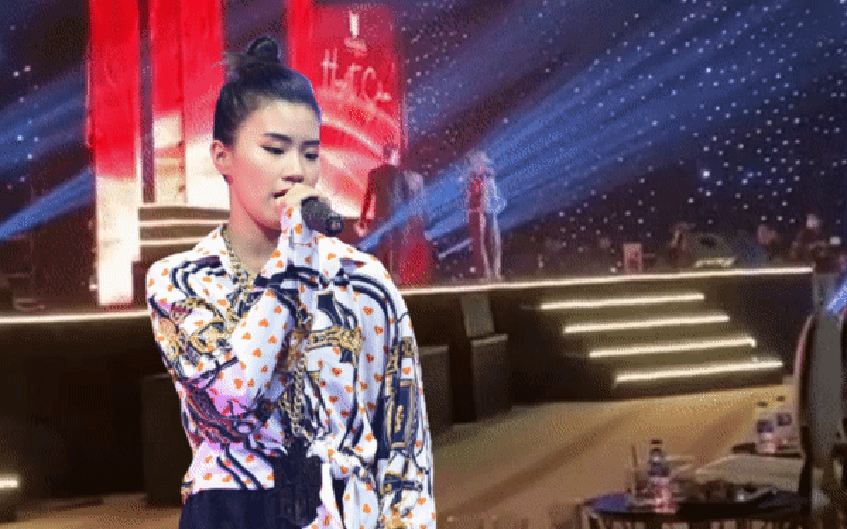 Pháo (King of Rap) gặp sự cố sụp hố 'điếng người' trên sân khấu Ảnh 2