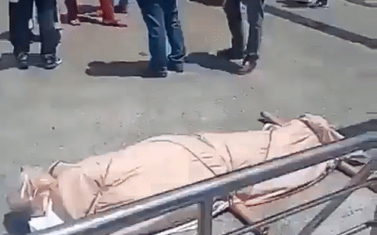 Thi thể người chết vì Covid-19 xếp hàng dài chờ hỏa táng ở Ấn Độ Ảnh 2