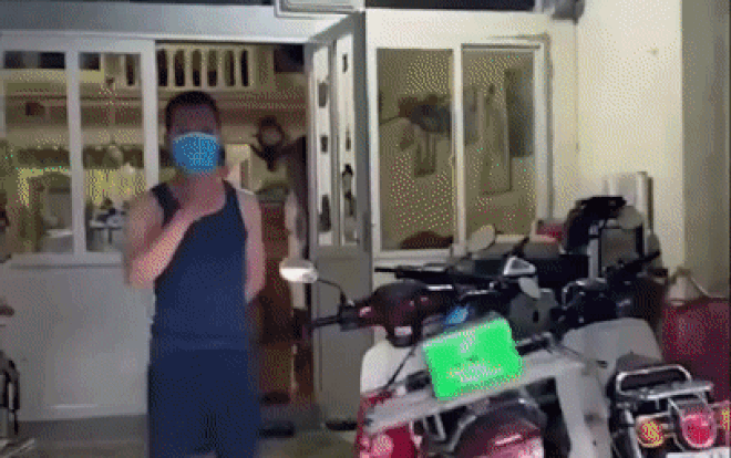 Đi từ Bắc Giang về Sơn La nhưng nam thanh niên lại gay gắt đuổi cán bộ y tế lấy mẫu xét nghiệm COVID-19 Ảnh 2