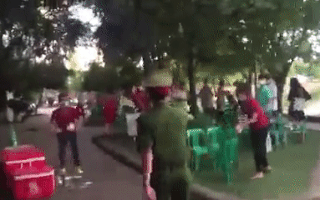 Khách nhậu chạy tán loạn khi thấy công an đến kiểm tra phòng dịch Covid-19 Ảnh 2