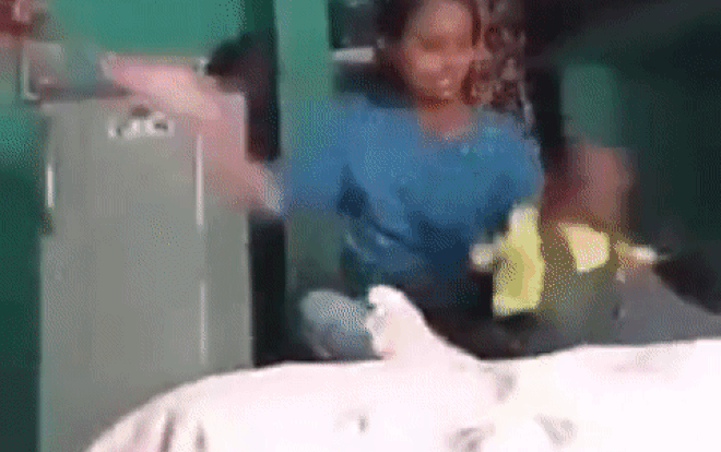 Clip: Cãi nhau với mẹ chồng, bà mẹ lấy con trai 7 tháng tuổi ra làm 'bao cát' để trút giận gây phẫn nộ Ảnh 2