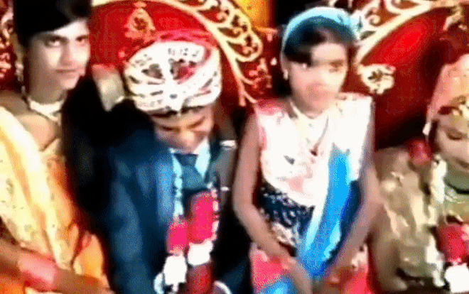 Chị gái cô dâu bất ngờ cưỡng hôn chú rể ngay trong đám cưới, thái độ của 2 nhân vật chính gây bất ngờ Ảnh 2