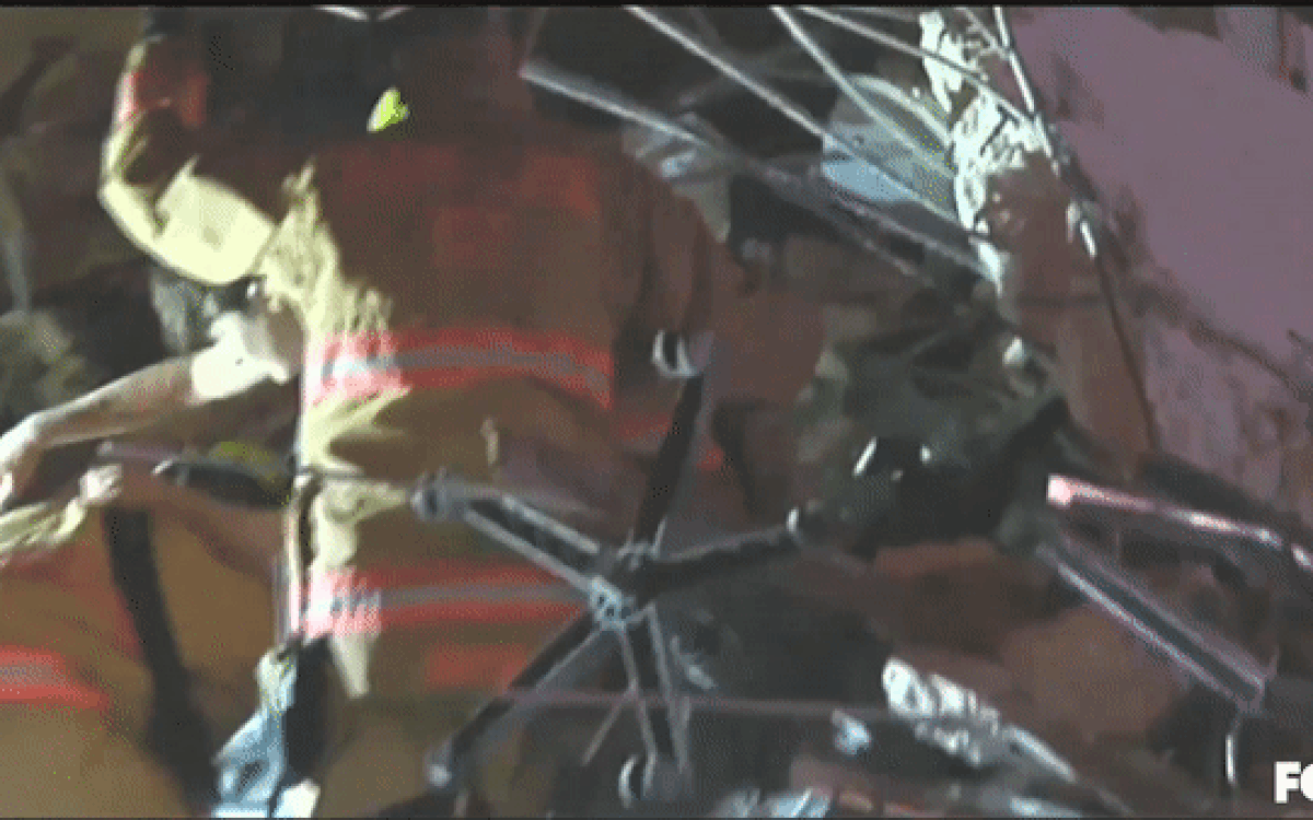 Nghe tiếng gào thét từ đống đổ nát chung cư 12 tầng bị sập, người đàn ông cứu được một mạng người Ảnh 2