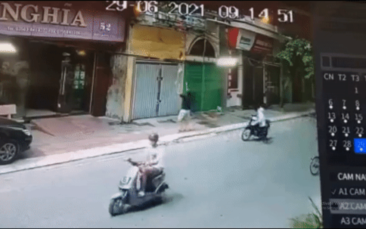 Người đàn ông qua đường đỡ bé gái rơi từ tầng 2 ở Nam Định lên báo nước ngoài Ảnh 2