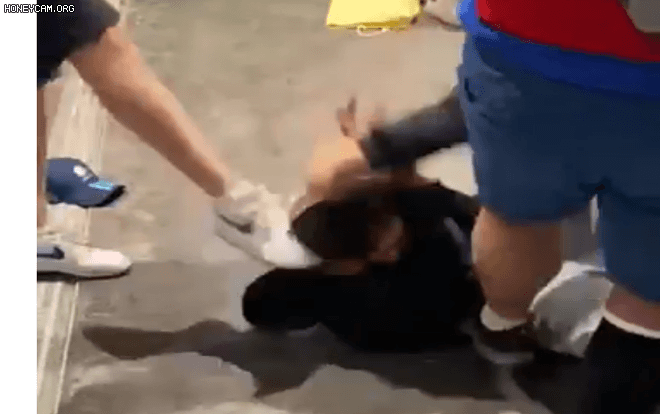 Clip: Hooligan Anh hành hung dã man CĐV Italia trong đường hầm sân Wembley Ảnh 2