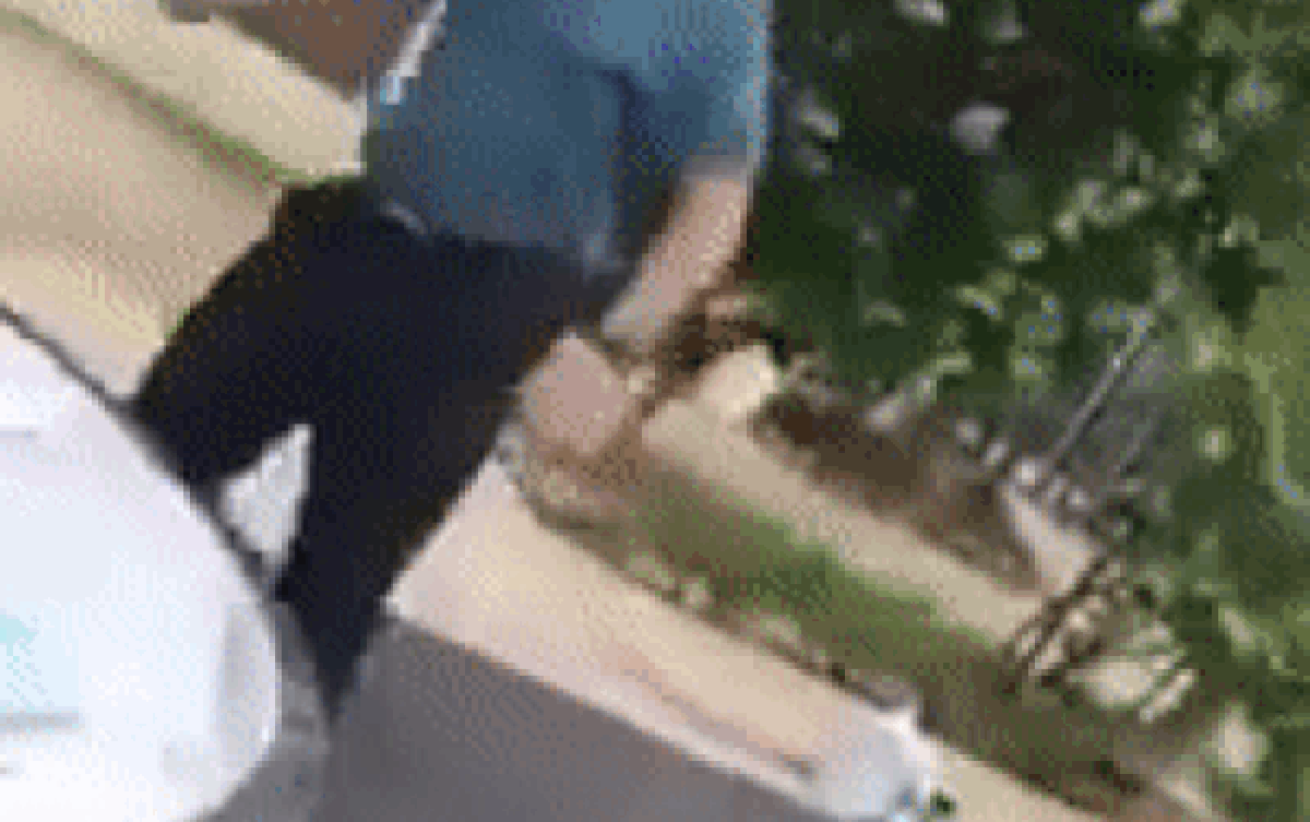 Người đàn ông đạp đổ bàn nhân viên y tế vì lập chốt ngay cạnh nhà bị phạt 3 triệu đồng Ảnh 2