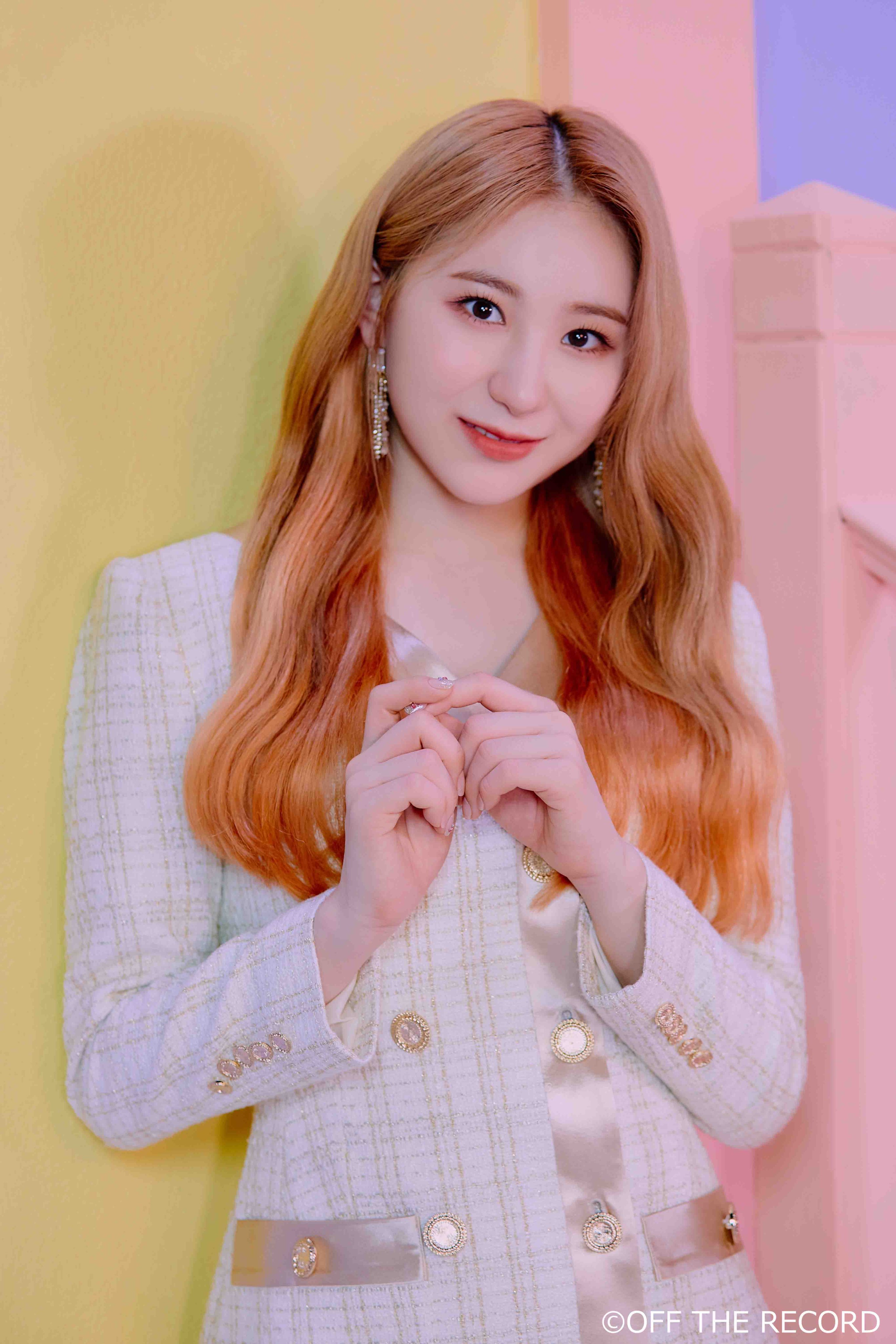 Chaeyeon (cựu thành viên IZ*ONE) bị phân biệt đối xử đến bật khóc