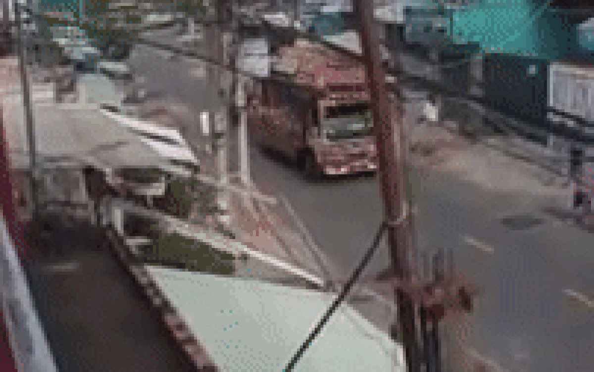 Chiếc xe tang lặng lẽ di chuyển trong khu dân cư bị phong tỏa, đến khi biết lí do ai nấy cũng thở phào Ảnh 2