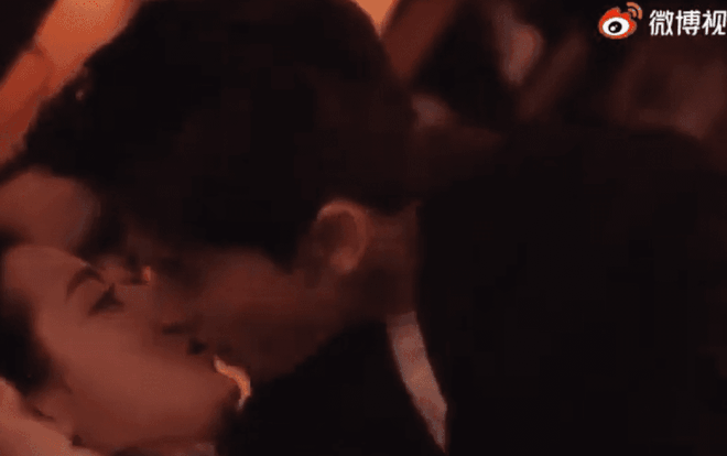 Loạt cảnh hôn ướt át của Dương Dương - Địch Lệ Nhiệt Ba trong phim khiến fan nhìn mà đỏ mặt Ảnh 2