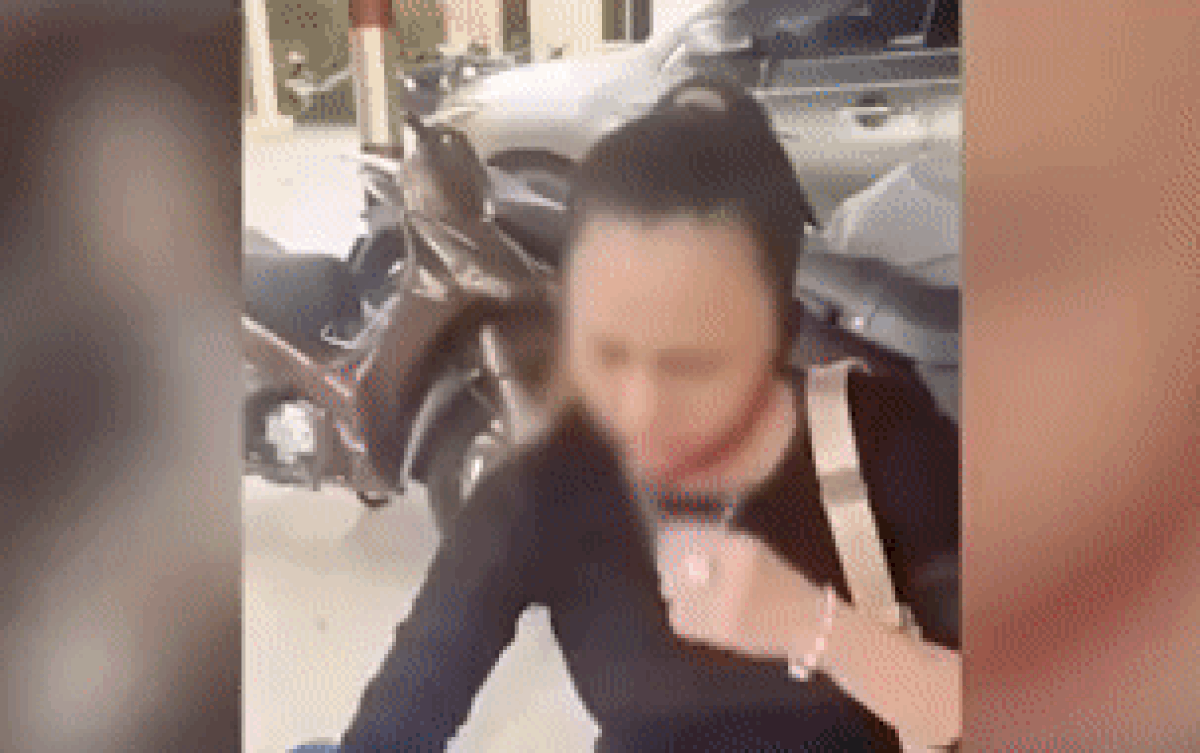 Người phụ nữ '3 lần gây rối ngang ngược' tiếp tục bị dân mạng đào lại clip mắng con xơi xơi tại chốt trực Ảnh 2