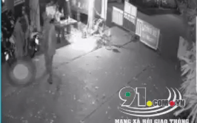 Clip: 'Thông chốt' kiểm dịch không được, người đàn ông thẳng tay đấm cán bộ trực chốt Ảnh 2