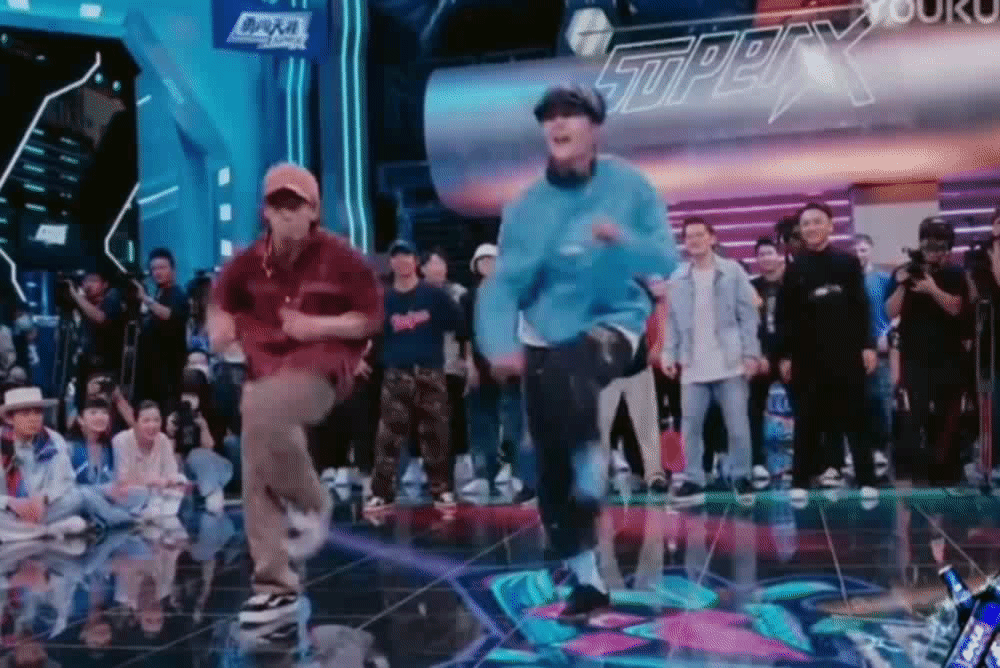 Lay và Vương Nhất Bác nhảy locking, được so sánh với vua nhạc Pop Michael Jackson Ảnh 2