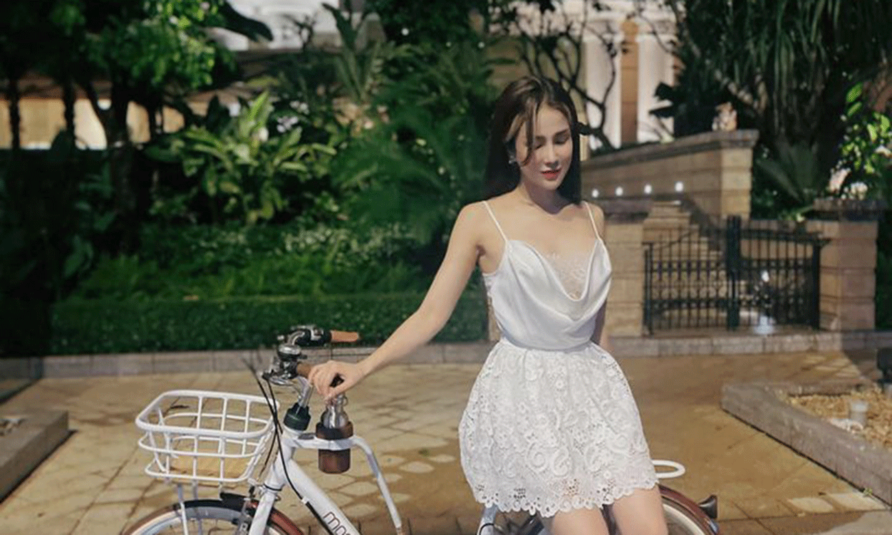 Diệp Lâm Anh ngày càng gợi cảm, ăn diện hack tuổi và liên tục thả thính giữa tin đồn ly hôn Ảnh 2