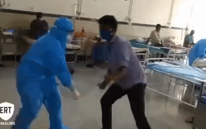 Clip: Bác sĩ quẩy 'cực sung' cùng F0 tại bệnh viện, ăn mừng ngày bệnh nhân chiến thắng Covid-19 Ảnh 2