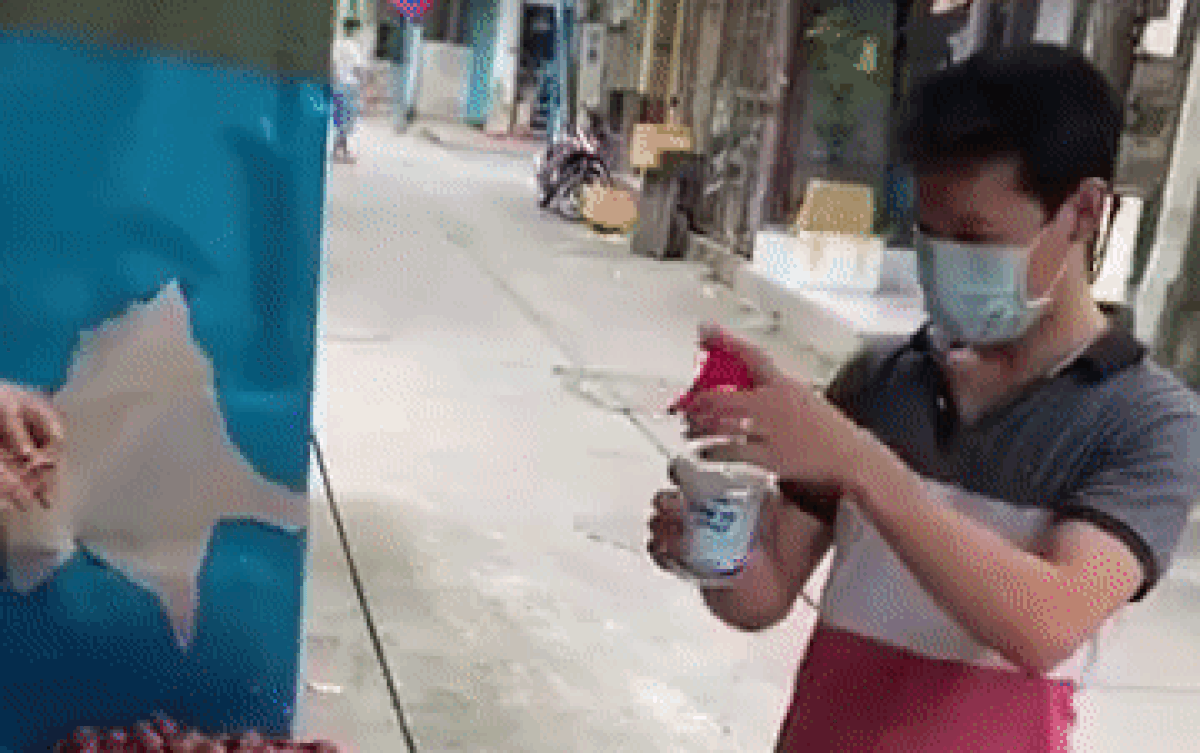 Bán 2 quả trứng vịt, chủ cửa hàng 'ngơ ngác đến bật ngửa' khi thấy vị khách nam làm hành động này Ảnh 2