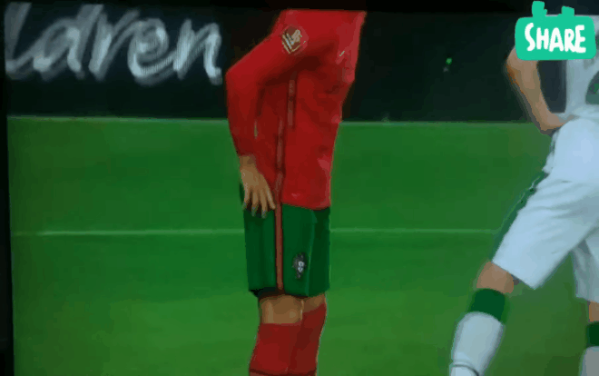 Ronaldo thẳng tay tát đối thủ, thoát thẻ đỏ trước khi lập 'siêu kỷ lục' Ảnh 2