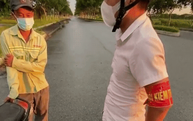 Người đàn ông nghèo lén ra ngoài hái mít non về cho vợ con ăn và hành động đầy bất ngờ của anh dân quân Ảnh 2