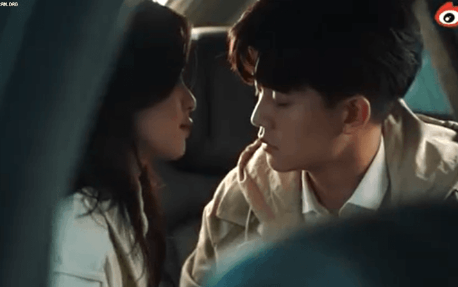 Khán giả 'sốt sình sịch' với cảnh hôn của Nhậm Gia Luân và Bạch Lộc trong 'Nhất sinh nhất thế' Ảnh 2