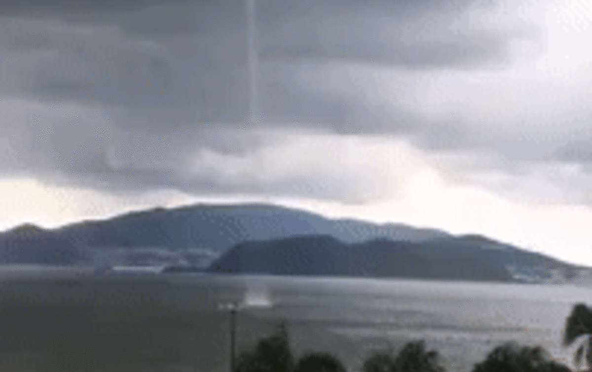 Hy hữu: 3 vòi rồng cùng lúc xuất hiện trên biển Nha Trang Ảnh 2