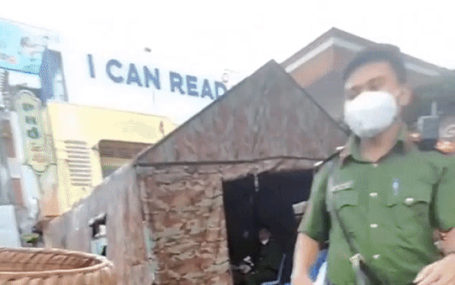 Thanh niên dừng xe trước chốt kiểm dịch xin 'bắt mình' nhưng thái độ của cán bộ trực chốt gây ngỡ ngàng Ảnh 2