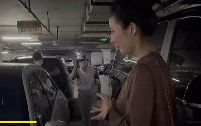 Thấy bạn gái của con trai run rẩy trong lần đầu gặp gỡ, bác gái có hành động khiến cô nàng cười khoái chí Ảnh 2