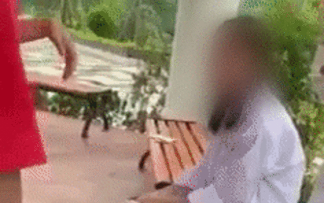 Vừa hỏi 'Mày dám thả thính người yêu tao đúng không?', nhóm người liền lao tới tát, đánh nữ sinh tới tấp Ảnh 2