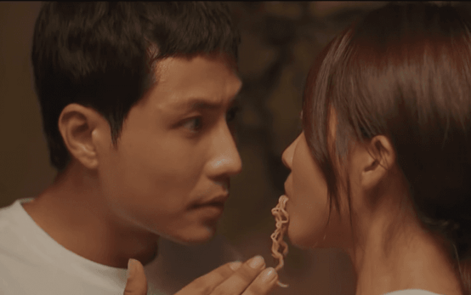 Netizen bắt lỗi một cảnh phim trong '11 tháng 5 ngày': Tưởng ngôn tình ai dè phi thực tế quá! Ảnh 2